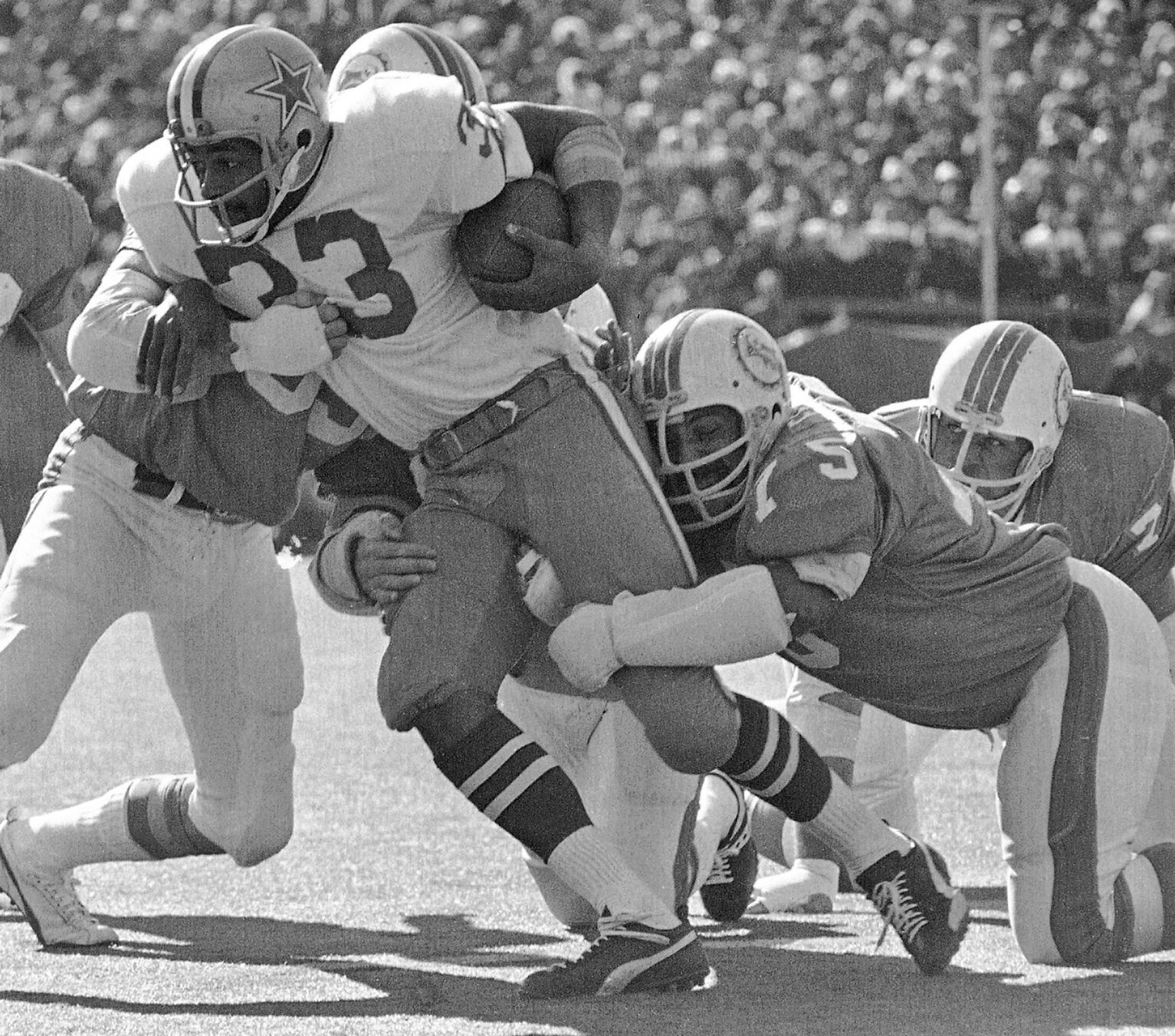 1972: Dallas Cowboys dominate Miami Dolphins in Super Bowl VI